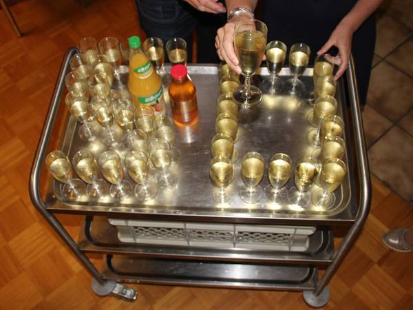 Evangelisches Gemeindehaus Gutach Sektkelche aufgestellt zu einem 50. Geburtstag oder goldenen Hochzeit. Alles ist möglich!