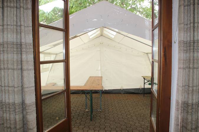 Evangelisches Gemeindehaus Gutach "Erweiterung" mit Zelt für das Buffet oder zum draußen feiern